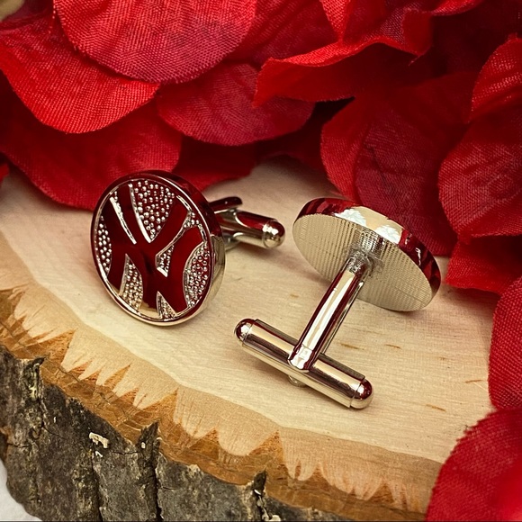 Silver New York Yankees Round Baseball Cufflinks - Picture 10 of 15